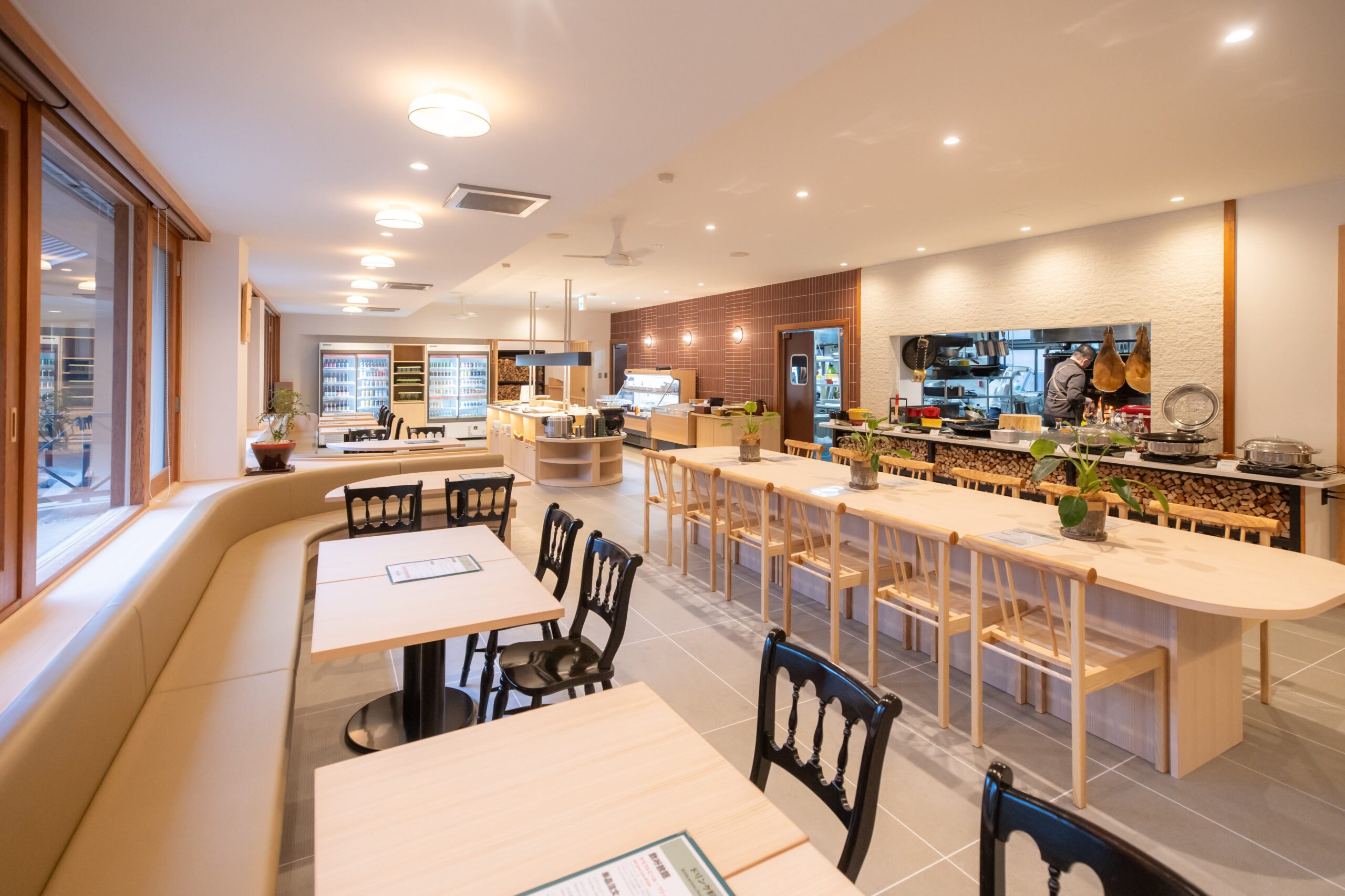 グリルレストランのホールスタッフ