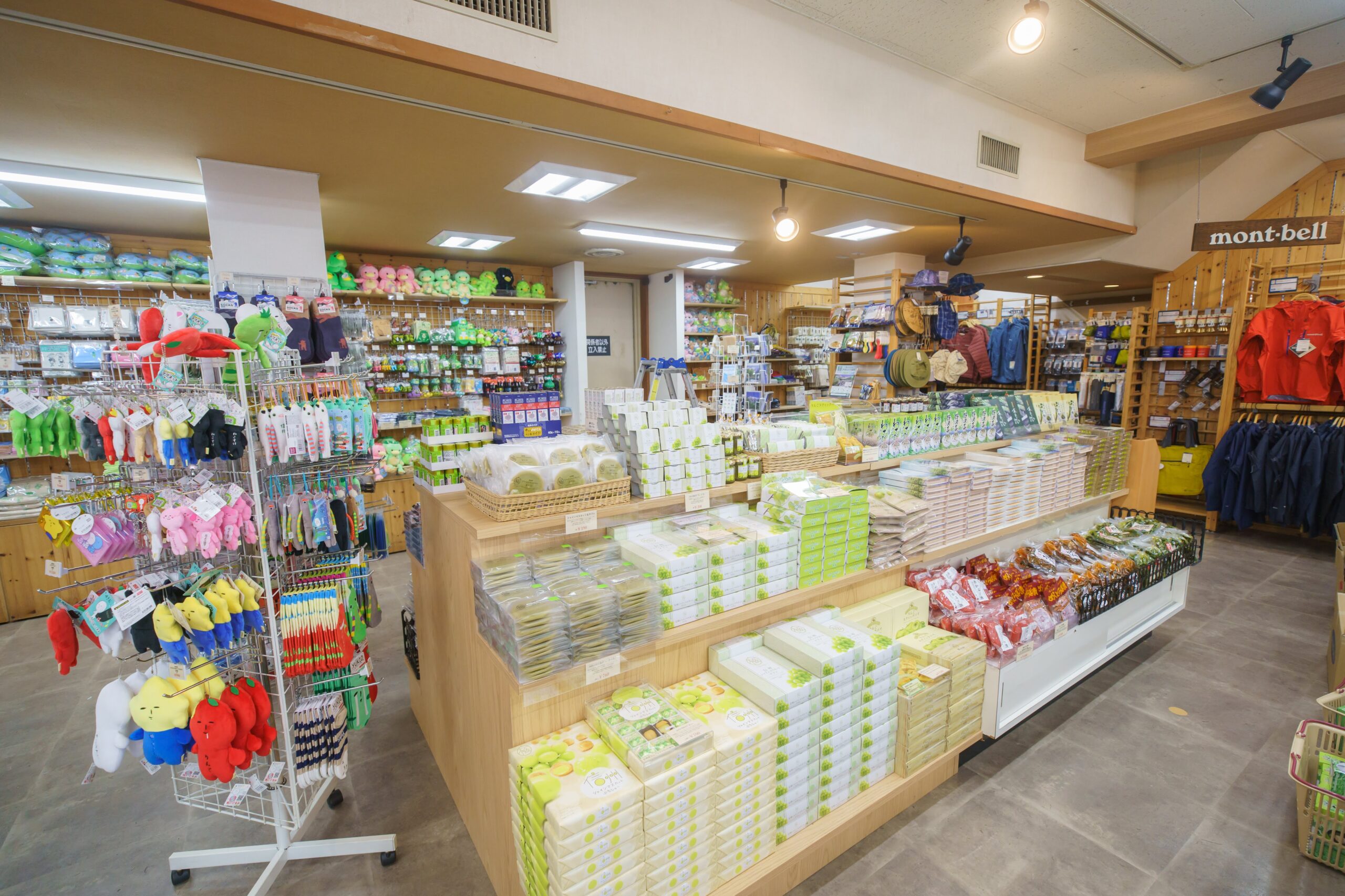 ギフトショップの品出しスタッフ