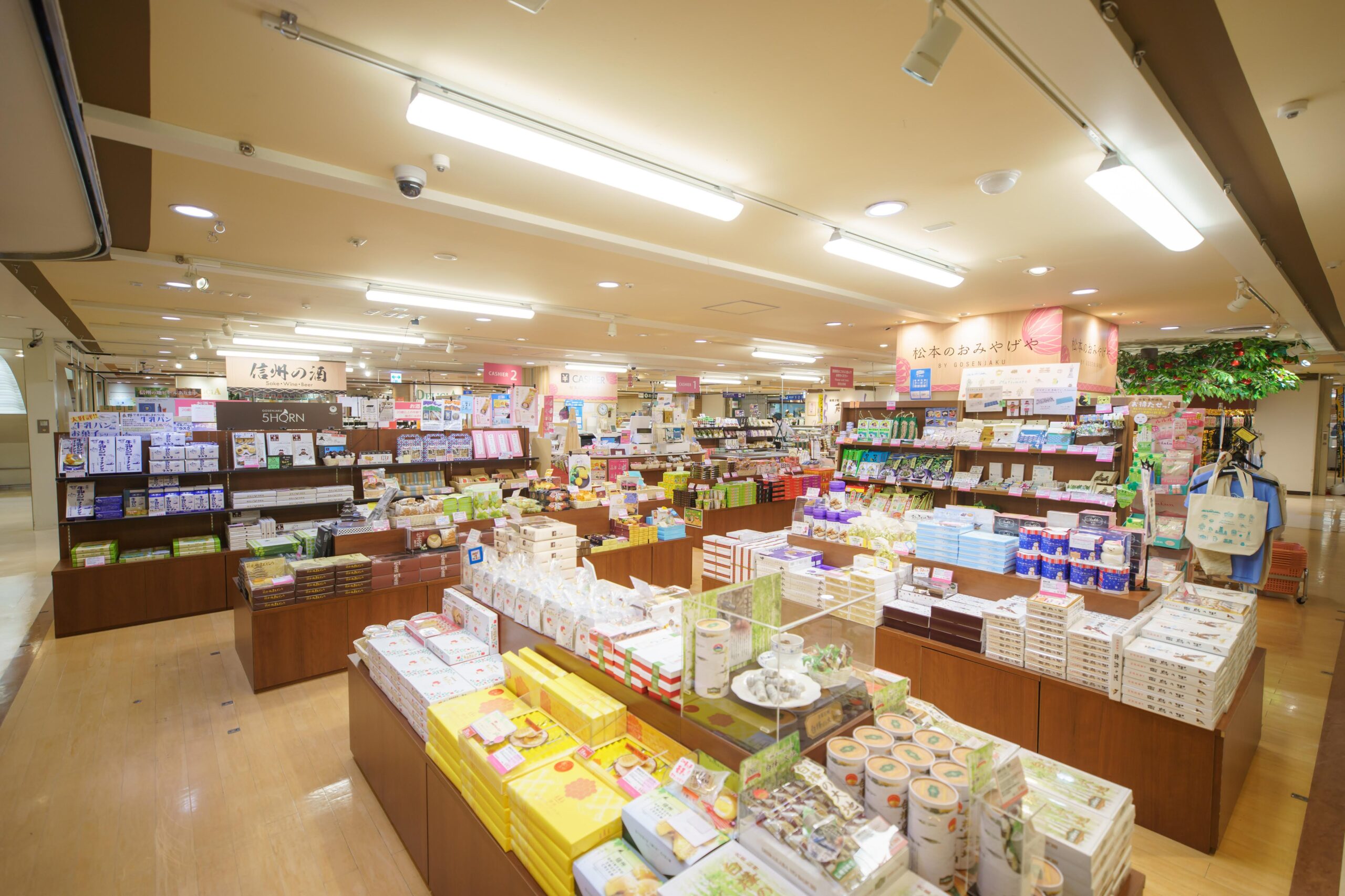 おみやげやの接客スタッフ