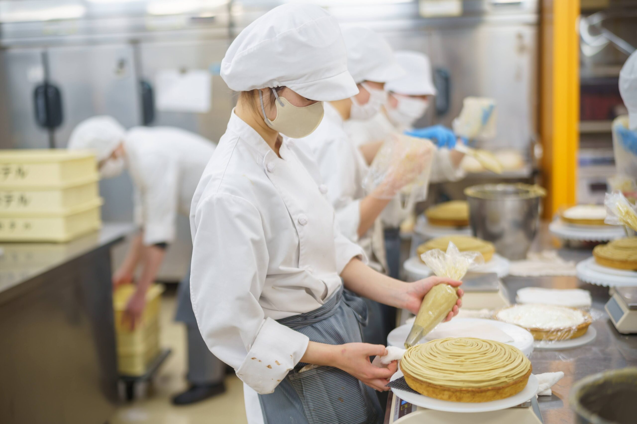 パティスリーでのケーキ製造補助